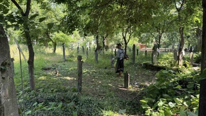 Kartepe Belediyesi, Kurban Bayramı öncesi mezarlıklarda temizlik çalışması gerçekleştirdi