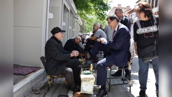Kütahya Belediyesi'nden ayakkabı boyacılara 7 yeni hizmet alanı