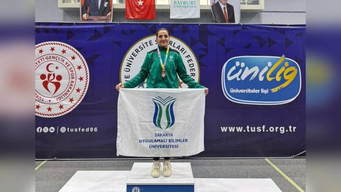 SUBÜ öğrencisi Ece Asude Ediz, Üniversiteler Arası Boks Türkiye Şampiyonası'nda altın madalya kazandı