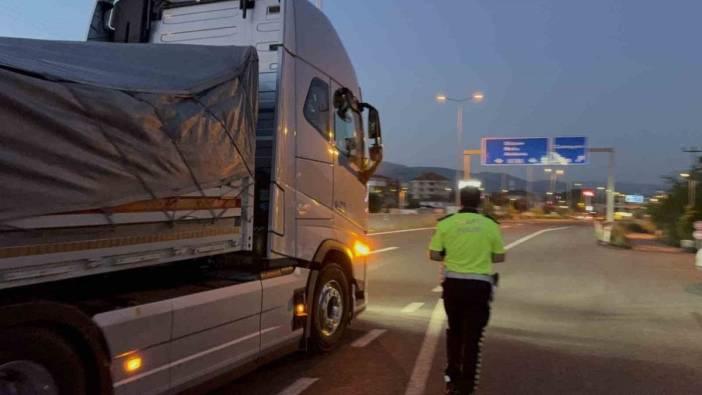 Düzce'de bayram yasağına uymayan tır sürücüsüne ceza