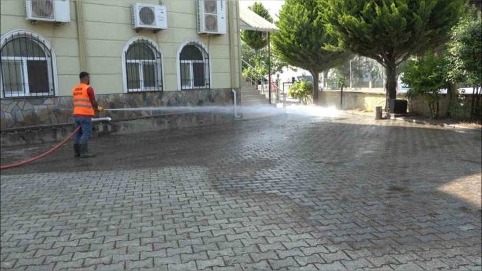 Atakum Belediyesi, Kurban Bayramı öncesi 57 mahalledeki camileri temizledi