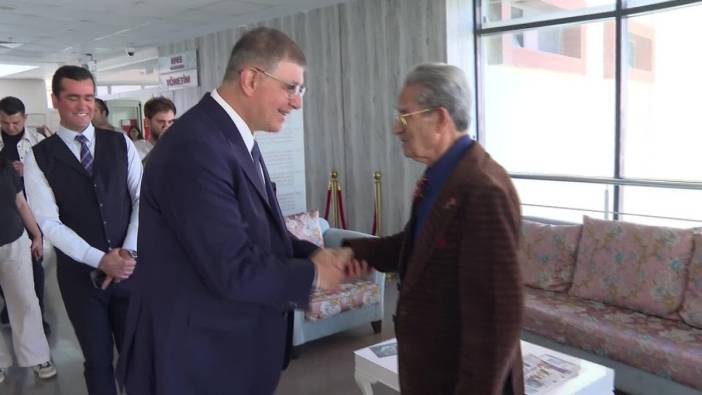 Başkan Tugay, bayramda huzurevi sakinleri ve hastalarla buluştu