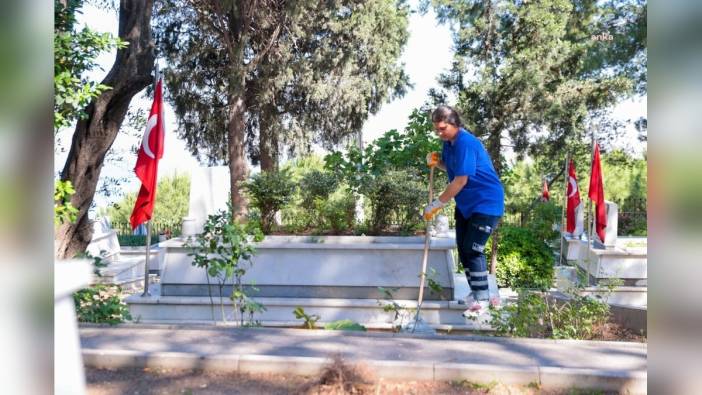 Konak Belediyesi, Kadifekale Hava Şehitliği'nde bayram öncesi temizlik çalışması gerçekleştirdi