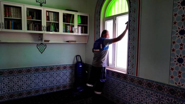 Konyaaltı Belediyesi, Kurban Bayramı öncesi camileri temizledi