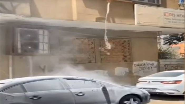 Yanan otomobili evinin penceresinden kovayla su dökerek söndürmeye çalıştı!