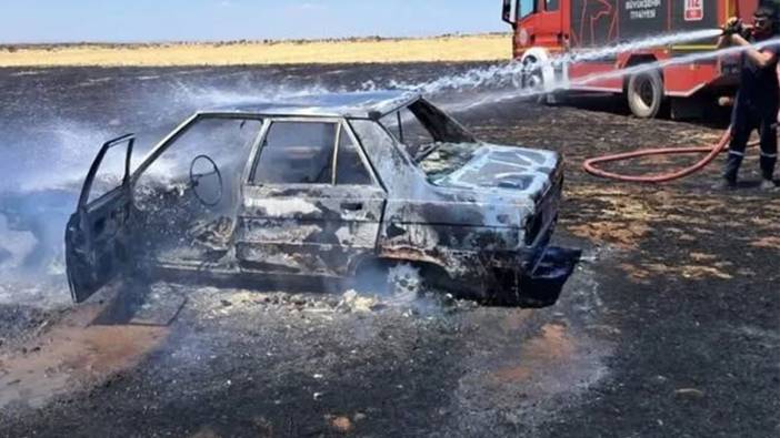 Otomobili gözleri önünde küle döndü