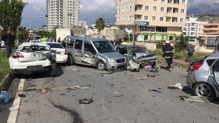 Hatay'da feci kaza: 5 ölü, 21 yaralı