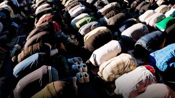 Müslümanların bayram kutlaması yasaklandı