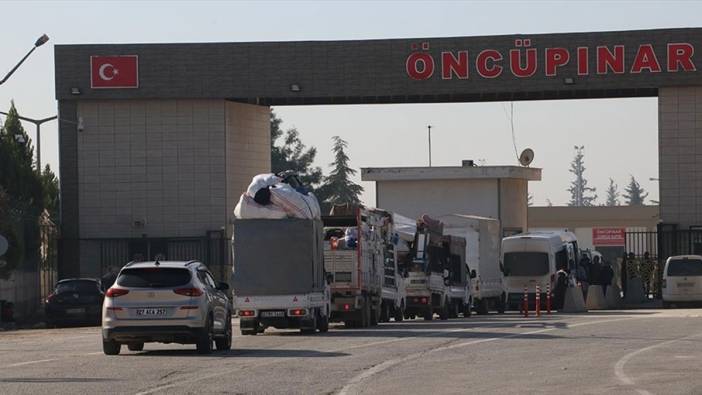 Sınır kapılarından Suriye'ye pasaportlu geçiş işlemlerine başlandı