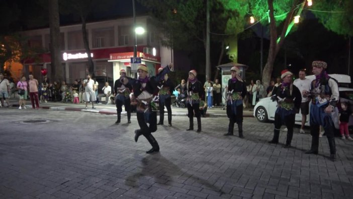 Soma'da Zafer Bayramı coşkusu fener alayı ve konserle yaşandı