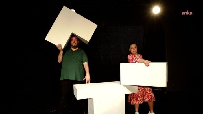 İlişki Geliştirme Merkezi, modern ilişkileri eğlenceli bir dille ele alıyor