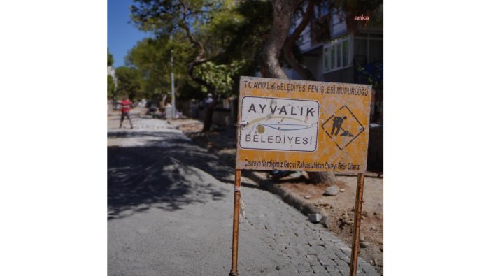 Ayvalık'ta 150 Evler Mahallesi'nde yol onarımları sürüyor