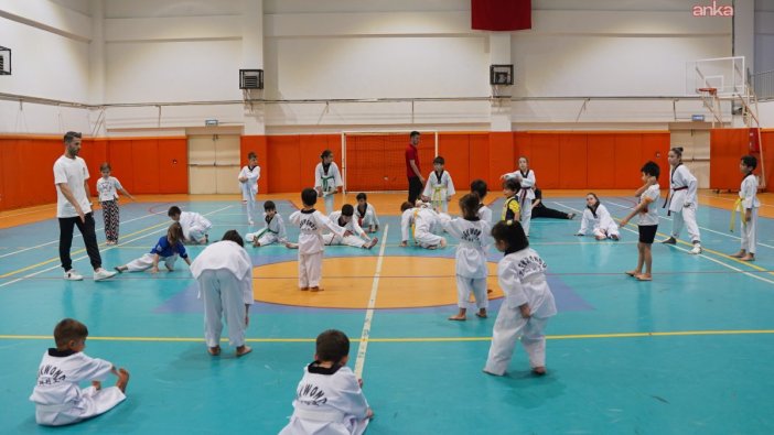 Tuzla'da yaz spor okulları 3 bin kişiyi spora kazandırdı