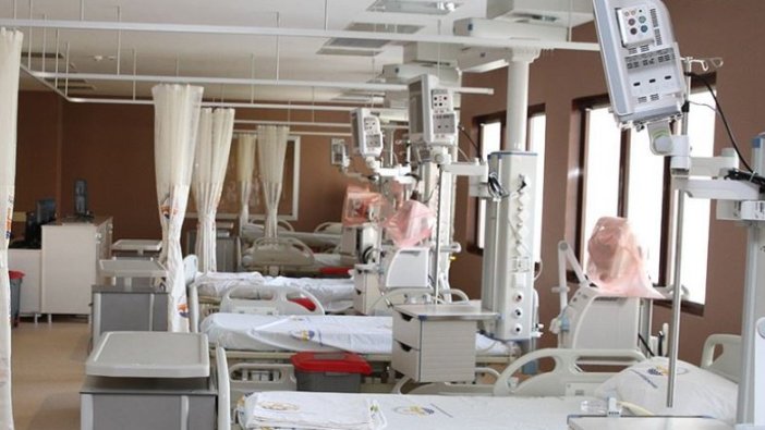 Hem yoğun bakımdaki hem de entübe Kovid-19 hastası sayısı ilk kez azaldı