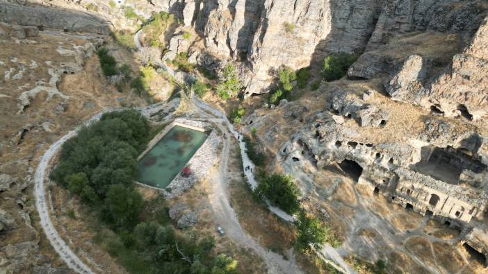 Keşfedilmemiş bir yapı! Üstü camii, altı kilise