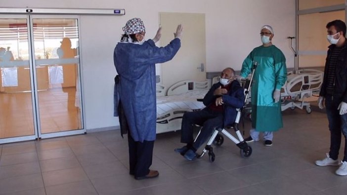 88 yaşındaki hasta koronavirüsü yendi