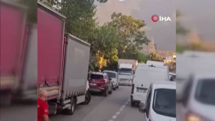 Bursa'da otobüs şoförü ile sürücü arasında ters yön yüzünden tartışma çıktı