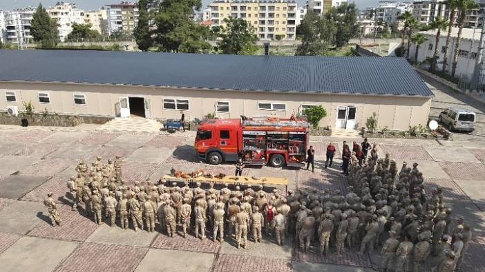 Hatay’da itfaiyeden jandarmaya yangın eğitimi