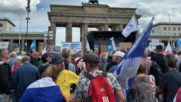 Berlin'de barış çağrısı: Gazze için binlerce kişi toplandı