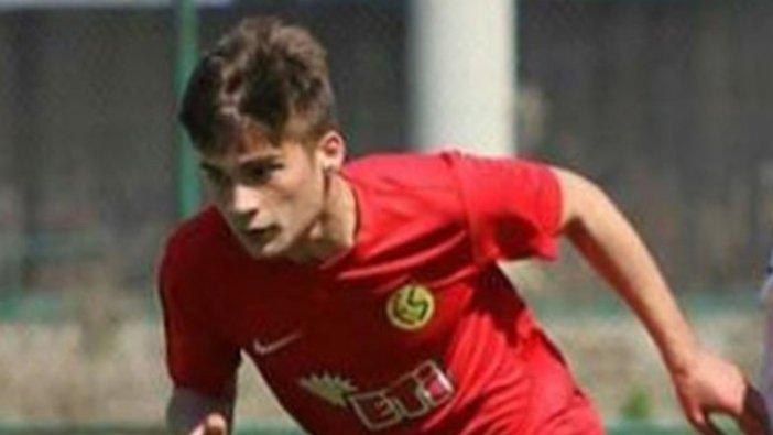 Eskişehirspor'un genç futbolcusu trafik kazasında hayatını kaybetti