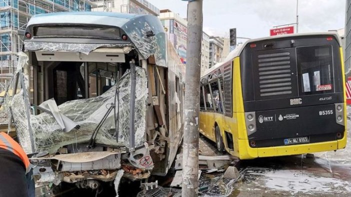 Sultangazi'de tramvay ile otobüs çarpıştı