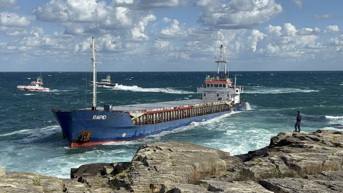 Nefes kesen dakikalar! Kargo gemisi karaya oturdu