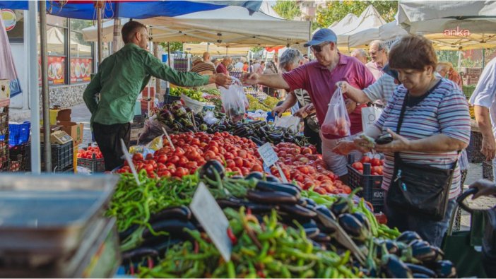 Kuşadası'nda yerel üreticilere büyük ilgi