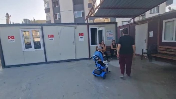 Hatay'da sağlık ocağını su bastı: Çalışanlar yardım bekliyor