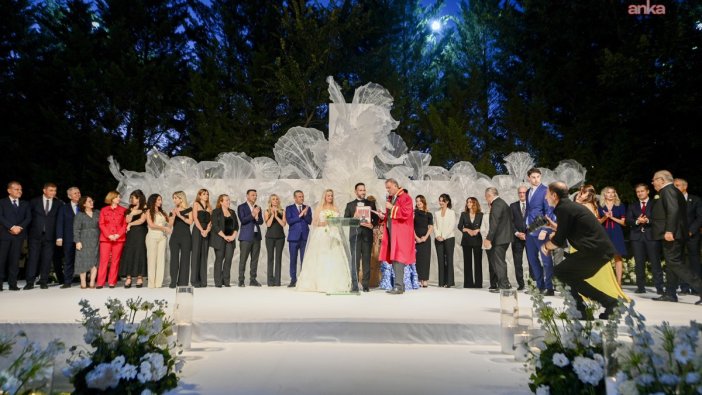 Özgür Özel düğün heyecanına ortak oldu