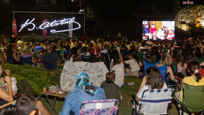 Neşeli Günler, Zindan Kalesi'nde nostaljik anlar yaşattı
