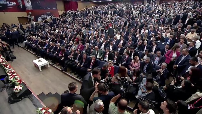 CHP'de olağanüstü kurultayda oylama süreci başladı