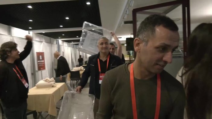 CHP'de oy verme işlemi başladı