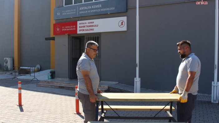 Antalya'nın açık alanlarına yeni bank ve piknik masası desteği