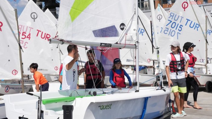 Haliç'te Yelken Yarışları'nda gençler kıyasıya mücadele etti