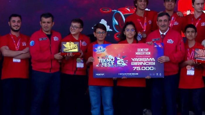 Yunusemre öğrencileri Teknofest'te zafere ulaştı