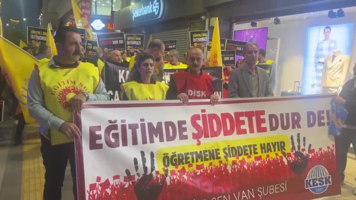 Van'da öğretmenler için protesto yürüyüşü düzenlendi