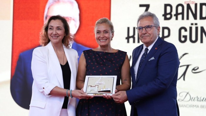 Ceyda Düvenci, Bandırma Kitap Günleri'nde okurlarıyla buluştu