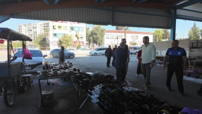 Başkan Demirçalı pazar esnafının dertlerini dinliyor