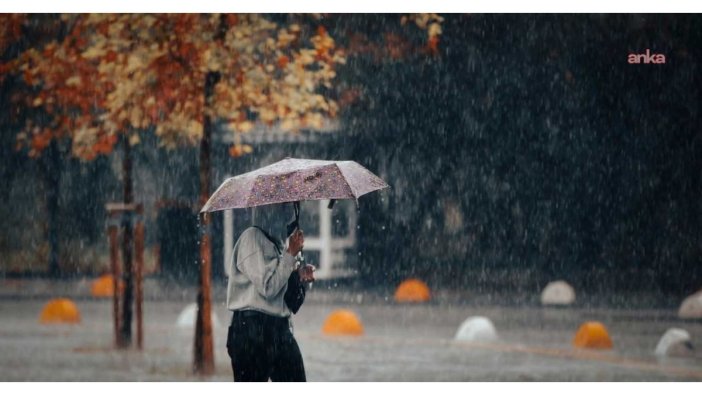 Serin ve Yağışlı Hava İstanbul'u Etkisi Altına Alıyor