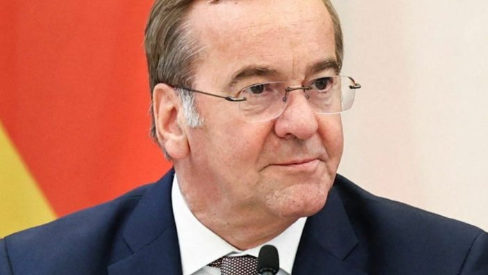 Almanya'nın Savunma Bakanı: Barışın tam anlamıyla sağlanmadığını söylüyor