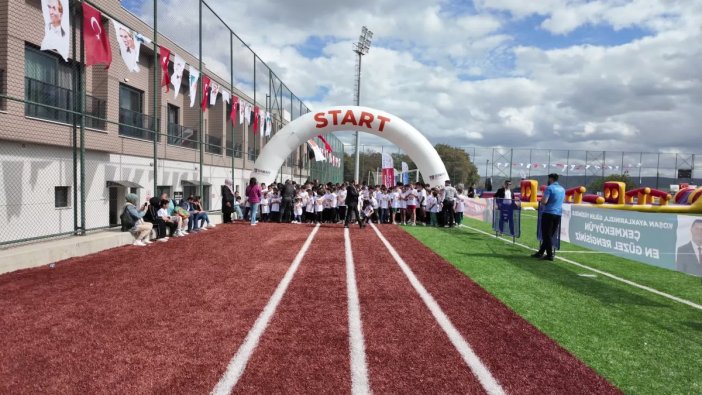 Çekmeköy'de çocuklar maratonda koştu