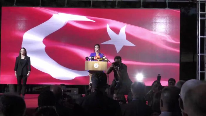 Ferdi Zeyrek Amfi Tiyatrosu, Uşak’ta açıldı