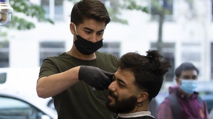 Almanya'da kuaför ve berber salonları yeniden açıldı