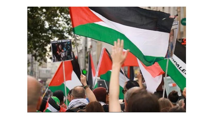 Berlin sokakları Filistin için yankılandı