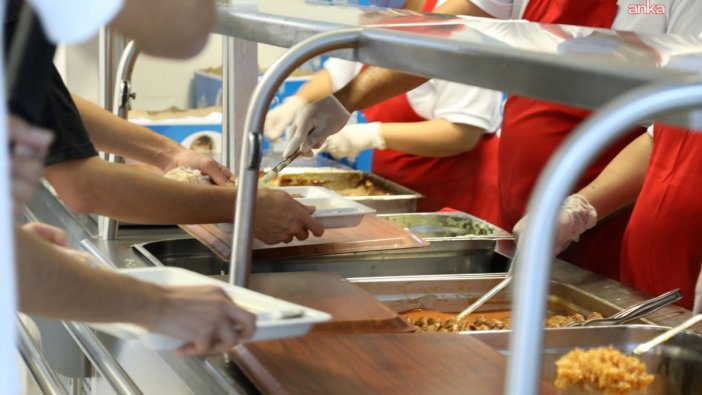 Üniversite öğrencilerine ücretsiz akşam yemeği desteği sürüyor