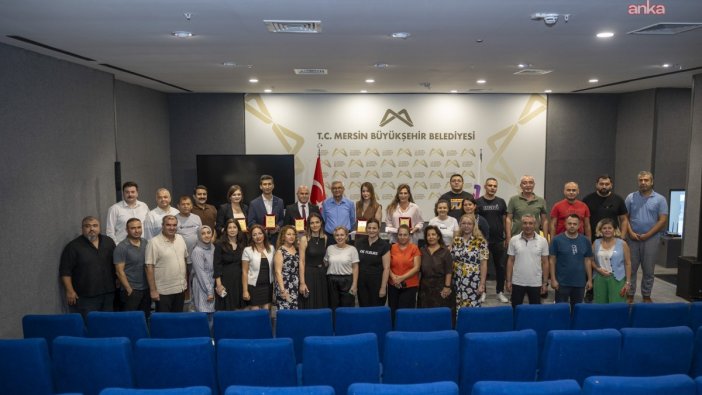 Mersin'de memurlara plaket ve teşekkür belgeleri verildi