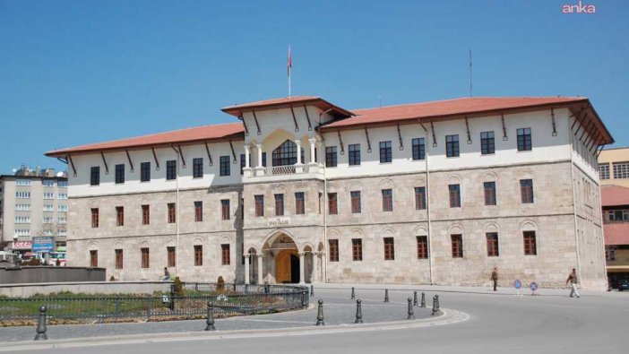 Sivas'ta otobüs ve tır çarpıştı: 23 kişi yaralı