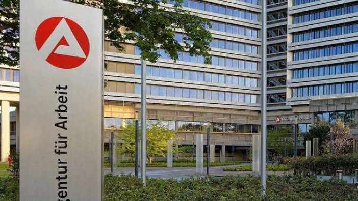 Almanya'da işsizlik 3 milyonun altına geriledi