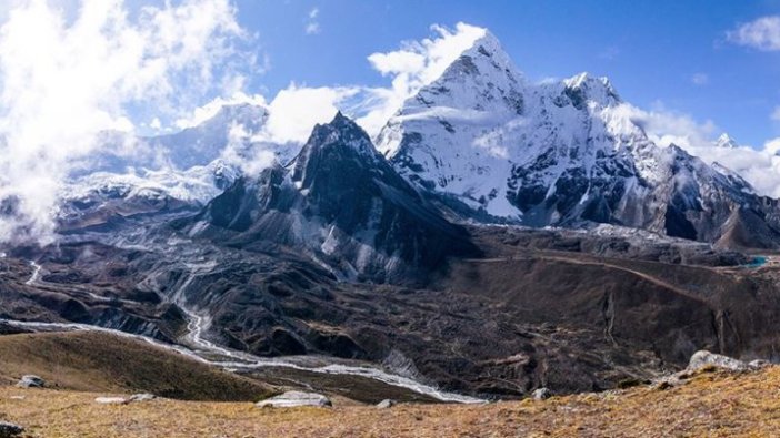 Everest Dağı'nın yüksekliğini yeniden ölçülecek