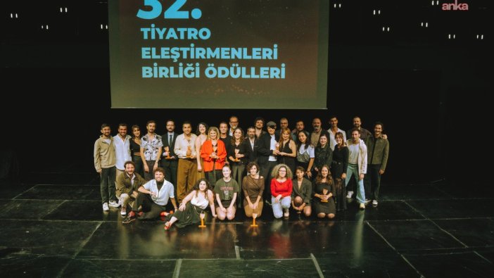 Tiyatro ödülleri sahiplerini buldu